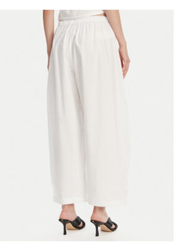 Pinko - PINKO Spodnie materiałowe 105210 A2LD Biały Relaxed Fit. Kolor: biały. Materiał: bawełna