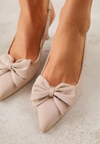 Born2be - Beżowe Sandały na Kaczuszce z Noskiem w Szpic z Kokardą Nepho. Okazja: na co dzień, na ślub cywilny, na wesele, na imprezę. Zapięcie: pasek. Kolor: beżowy. Obcas: na szpilce. Styl: casual, elegancki, wizytowy #4