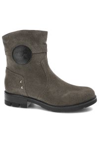 Zielone Botki Karino Damskie Wygodne Obuwie. Kolor: zielony. Materiał: zamsz. Obcas: na obcasie. Styl: elegancki. Wysokość obcasa: średni #7