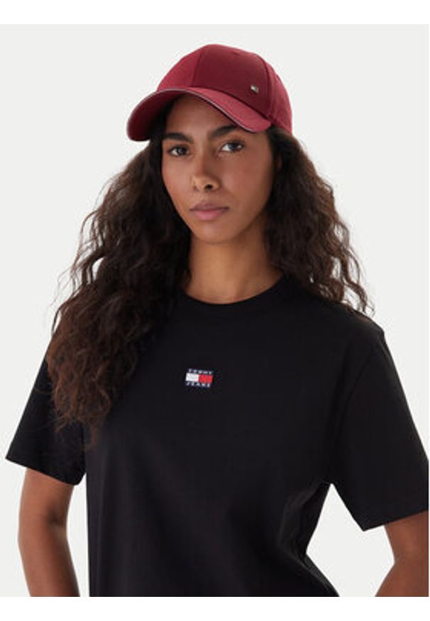 Tommy Jeans T-Shirt Badge DW0DW22202 Czarny Boxy Fit. Kolor: czarny. Materiał: bawełna