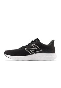 Buty do biegania New Balance 411. Zapięcie: sznurówki. Kolor: czarny. Materiał: materiał. Szerokość cholewki: normalna. Sport: bieganie, turystyka piesza