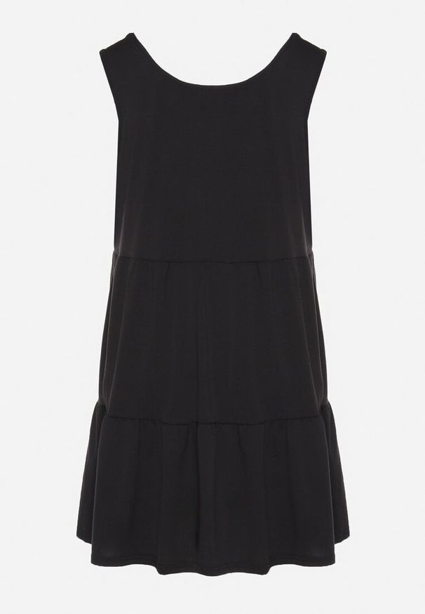 Born2be - Czarna Sukienka o Rozkloszowanym Kroju na Szerokich Ramiączkach z Guzikami Saniella. Okazja: na co dzień. Kolor: czarny. Długość rękawa: na ramiączkach. Typ sukienki: rozkloszowane. Styl: klasyczny, casual, elegancki