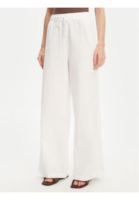 Mustang Spodnie materiałowe Tuscaloosa 1016583 Biały Wide Fit. Kolor: biały. Materiał: bawełna #1