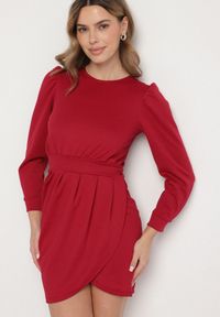 Born2be - Różowa Sukienka z Marszczeniem i Bufiastymi Rękawami Redenia. Kolor: różowy. Styl: klasyczny, elegancki #1