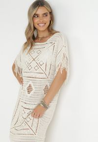 Born2be - Beżowa Pudełkowa Sukienka Maxi z Szydełkowej Tkaniny z Frędzelkami Sasori. Okazja: na co dzień. Kolor: beżowy. Materiał: tkanina. Długość rękawa: krótki rękaw. Styl: casual. Długość: maxi #4