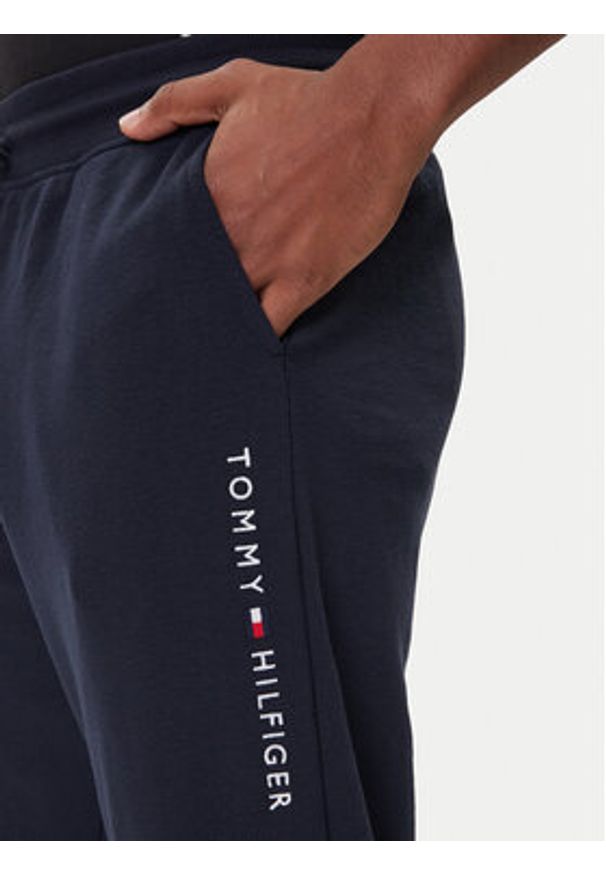 TOMMY HILFIGER - Tommy Hilfiger Spodnie dresowe UM0UM03664 Granatowy Regular Fit. Kolor: niebieski. Materiał: bawełna