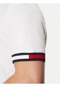 TOMMY HILFIGER - Tommy Hilfiger T-Shirt Global Stripe MW0MW38078 Biały Regular Fit. Kolor: biały. Materiał: bawełna