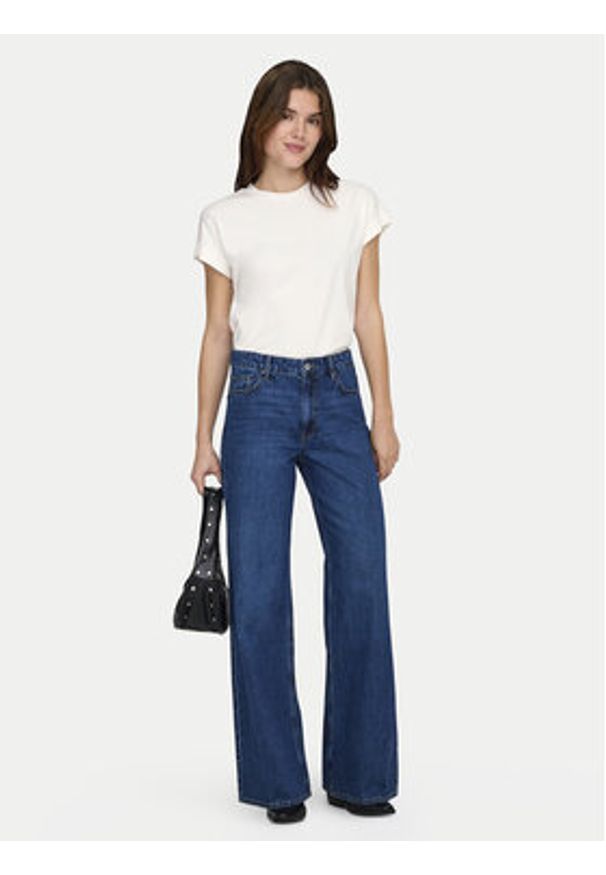 only - ONLY T-Shirt Erica 15308926 Biały Oversize. Kolor: biały. Materiał: bawełna