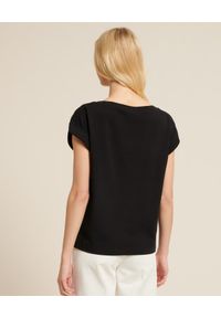 Luisa Spagnoli - LUISA SPAGNOLI - Czarny T-shirt z logo Bessanone. Kolor: czarny. Materiał: bawełna, elastan. Wzór: aplikacja, haft #3