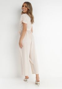 Born2be - Jasnobeżowy Kombinezon z Wiskozy Cephinous. Okazja: na co dzień. Kolor: beżowy. Materiał: wiskoza. Długość rękawa: krótki rękaw. Długość: krótkie. Wzór: jednolity. Sezon: lato. Styl: casual #5