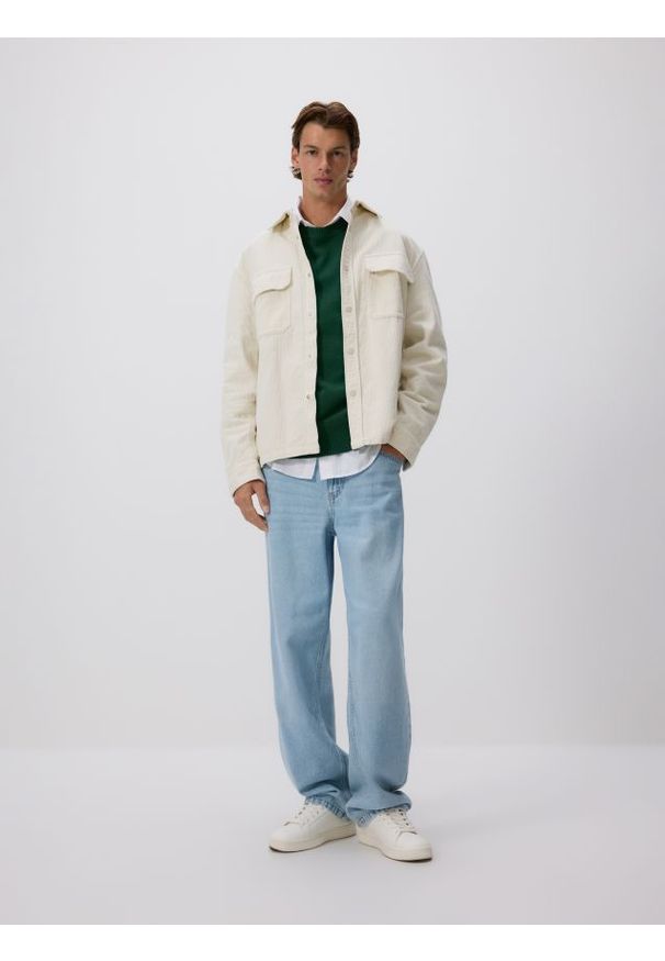 Reserved - Sztruksowa koszula comfort fit - złamana biel. Materiał: sztruks