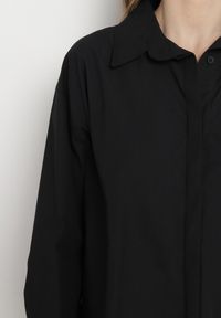 Born2be - Czarna Bawełniana Koszula o Klasycznym Fasonie Pomidea. Kolor: czarny. Materiał: bawełna. Długość rękawa: długi rękaw. Długość: długie. Styl: klasyczny #5