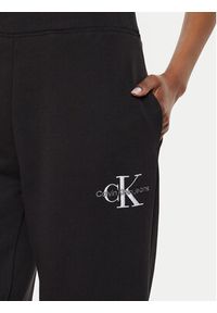 Calvin Klein Jeans Spodnie dresowe Monologo J20J223590 Czarny Relaxed Fit. Kolor: czarny. Materiał: syntetyk, bawełna
