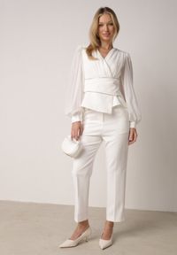 Born2be - Białe Eleganckie Spodnie Garniturowe VICES z Kieszeniami Zervia. Okazja: na co dzień. Kolor: biały. Styl: elegancki #1