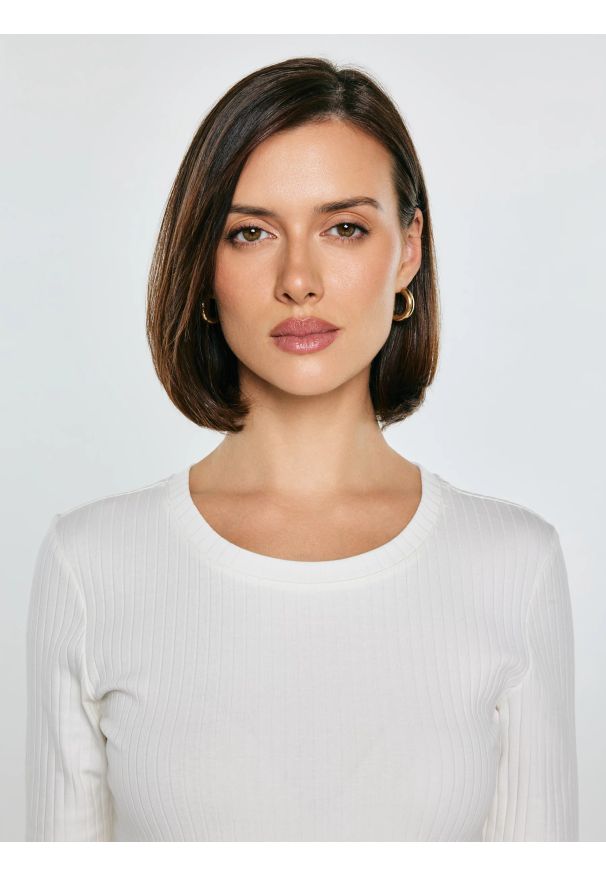 Big-Star - Koszulka damska w prążek biała Imija 100. Kolor: biały. Materiał: dzianina, materiał, elastan, prążkowany, bawełna. Wzór: prążki