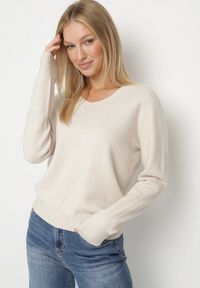 Born2be - Beżowy Sweter z Wiskozą i Wełną z Dekoltem w Serek Claida. Okazja: na co dzień. Typ kołnierza: dekolt w serek. Kolor: beżowy. Materiał: wełna, wiskoza. Styl: casual #7