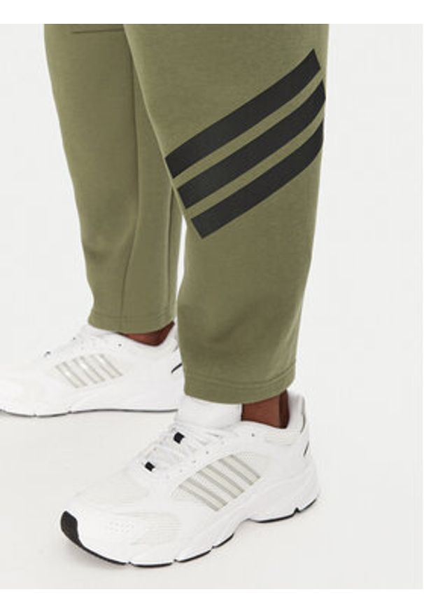 Adidas - adidas Spodnie dresowe Future Icons 3-Stripes JD4891 Zielony Loose Fit. Kolor: zielony. Materiał: bawełna, syntetyk