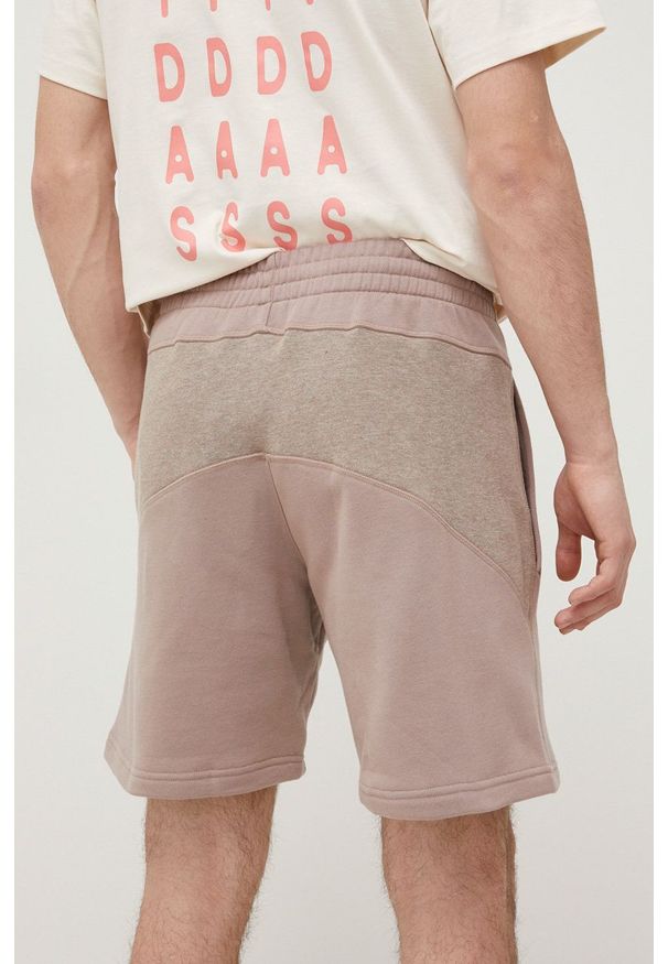 adidas Originals szorty bawełniane męskie kolor beżowy. Okazja: na co dzień. Kolor: beżowy. Materiał: bawełna. Styl: casual