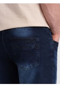 Ombre Clothing - Krótkie spodenki męskie jeansowe z delikatnym washem – ciemnoniebieskie V3. Kolor: niebieski. Materiał: jeans. Długość: krótkie. Wzór: aplikacja. Sezon: lato. Styl: klasyczny, wakacyjny #6