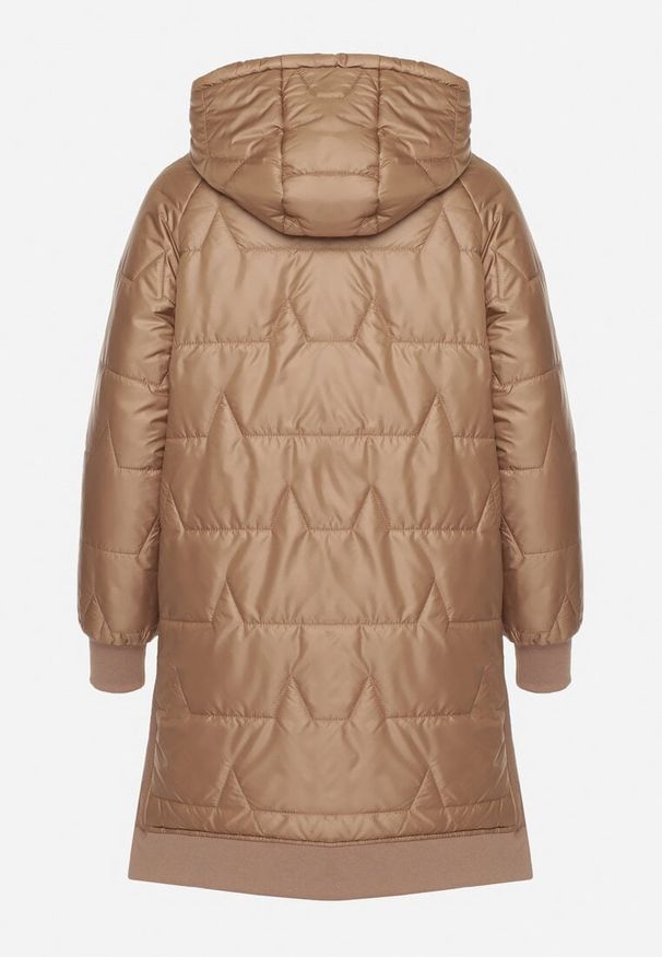 Born2be - Jasnobrązowa Pikowana Kurtka Przejściowa z Kapturem i Ściągaczami Fesarena. Okazja: na co dzień. Typ kołnierza: kaptur. Kolor: brązowy. Materiał: dzianina, jeans. Styl: casual, sportowy