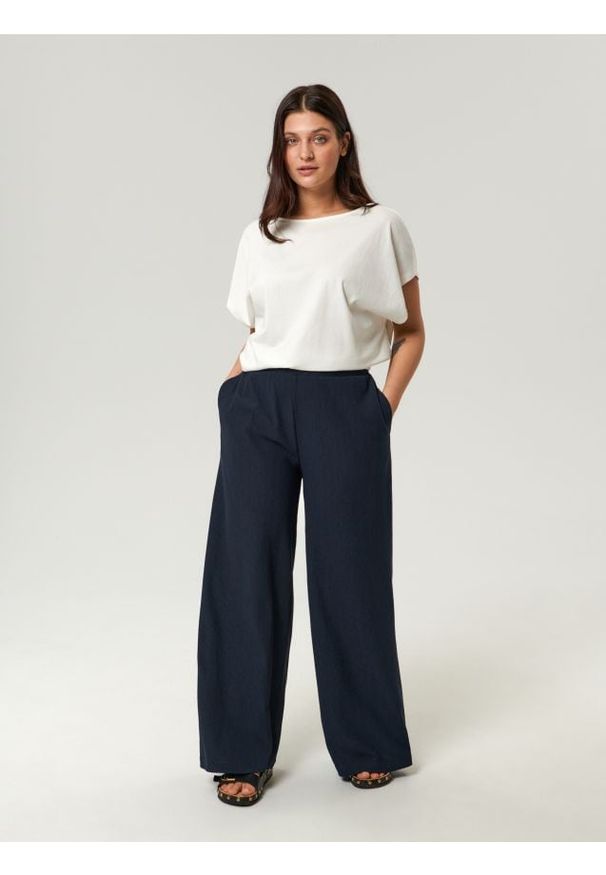 Sinsay - Spodnie loose high waist - granatowy. Stan: podwyższony. Kolor: niebieski. Materiał: materiał. Wzór: ze splotem