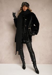 Renee - Czarny Płaszcz z Futerka o Prostym Kroju ze Stójką i Kieszeniami Saliratia. Okazja: do pracy, na co dzień. Typ kołnierza: kołnierzyk stójkowy. Kolor: czarny. Materiał: futro. Długość rękawa: długi rękaw. Długość: długie. Styl: elegancki, casual #3