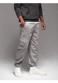 Ombre Clothing - Dzianinowe joggery męskie z kieszeniami cargo – jasnoszare V4 - Rozmiar: L. Okazja: na co dzień. Kolor: szary. Materiał: dzianina. Wzór: aplikacja. Styl: casual #3