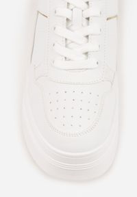Born2be - Biało-Złote Sneakersy Vices na Grubej Podeszwie z Metalicznymi Wstawkami Nelesea. Okazja: na co dzień. Nosek buta: okrągły. Kolor: biały. Sezon: wiosna, lato #2