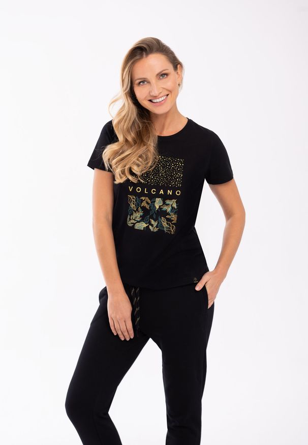 Volcano - T-shirt z błyszczącą aplikacją T-ASH. Kolekcja: plus size. Kolor: czarny. Materiał: bawełna, tkanina, materiał. Długość rękawa: krótki rękaw. Długość: krótkie. Wzór: aplikacja. Styl: klasyczny