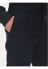 BOSS Szorty materiałowe 50536863 Granatowy Tapered Fit. Kolor: niebieski. Materiał: syntetyk #3