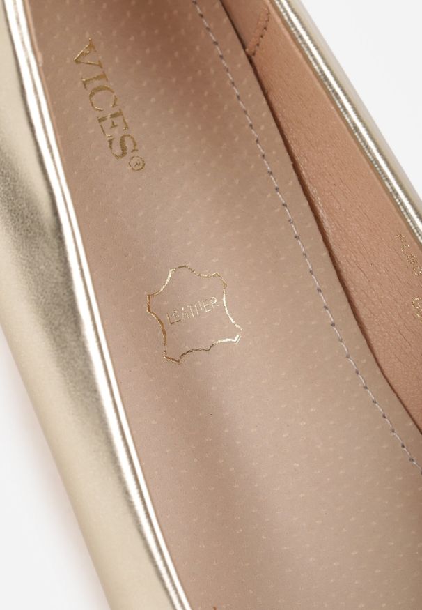 Born2be - Złote Czółenka Vices na Koturnie ze Skórzaną Wkładką Delinor. Okazja: na co dzień, do pracy. Kolor: złoty. Materiał: skóra. Obcas: na koturnie. Styl: casual