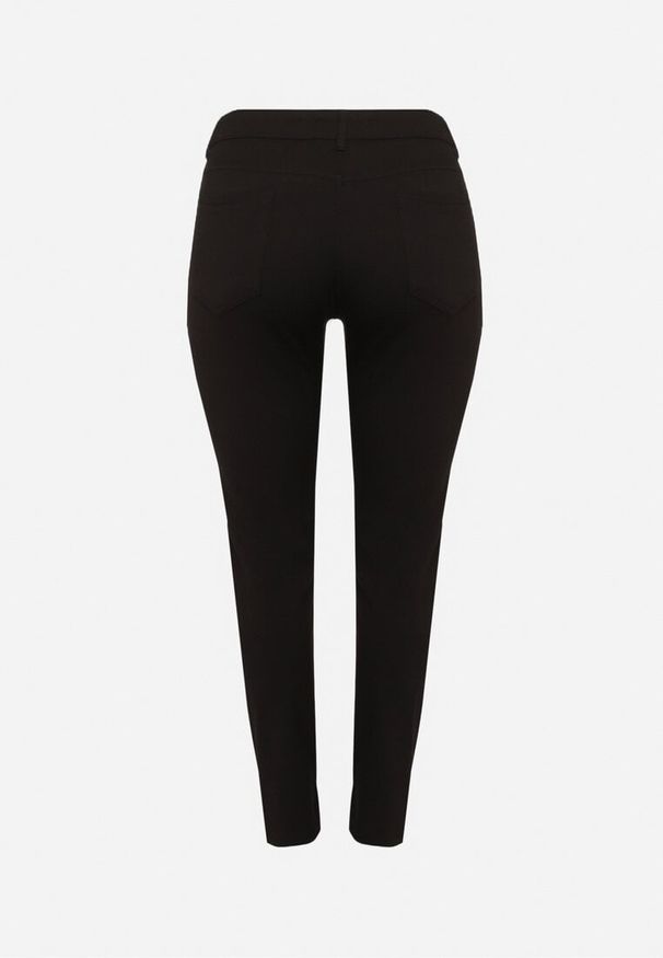 Born2be - Czarne Jeansy Mom Fit z Bawełną Wysokim Stanem Ozdobione Guzikami Evishias. Okazja: na co dzień. Stan: podwyższony. Kolor: czarny. Wzór: aplikacja. Styl: elegancki, casual