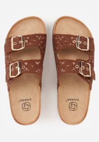 Born2be - Brązowe Klapki na Podeszwie z Imitacji Korka z Szydełkowymi Paskami z Klamrami Carilorin. Okazja: na co dzień. Kolor: brązowy. Materiał: len. Wzór: paski, gładki. Sezon: lato. Styl: klasyczny, wakacyjny, casual, wizytowy, boho #5