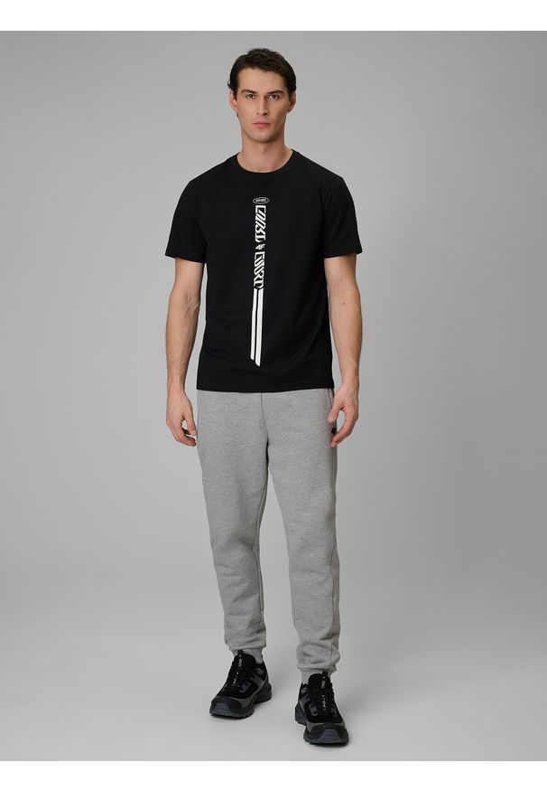 4f - 4F T-shirt regular z nadrukiem męski - czarny L. Okazja: na co dzień. Kolor: czarny. Materiał: dzianina, bawełna, materiał. Wzór: nadruk. Styl: casual