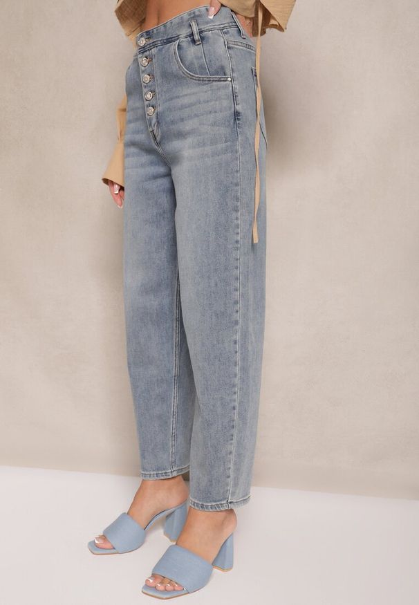 Renee - Niebieskie Jeansy High Waist z Bawełną o Kroju Mom Fit Efalina. Okazja: na co dzień. Stan: podwyższony. Kolor: niebieski. Styl: casual, elegancki
