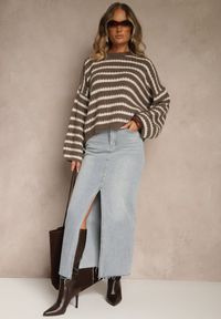 Renee - Brązowy Oversizowy Sweter w Paski z Dzianiny z Wełną i Wiskozą Aventole. Okazja: na co dzień. Kolor: brązowy. Materiał: wełna, wiskoza, dzianina. Wzór: paski. Styl: klasyczny, casual, elegancki