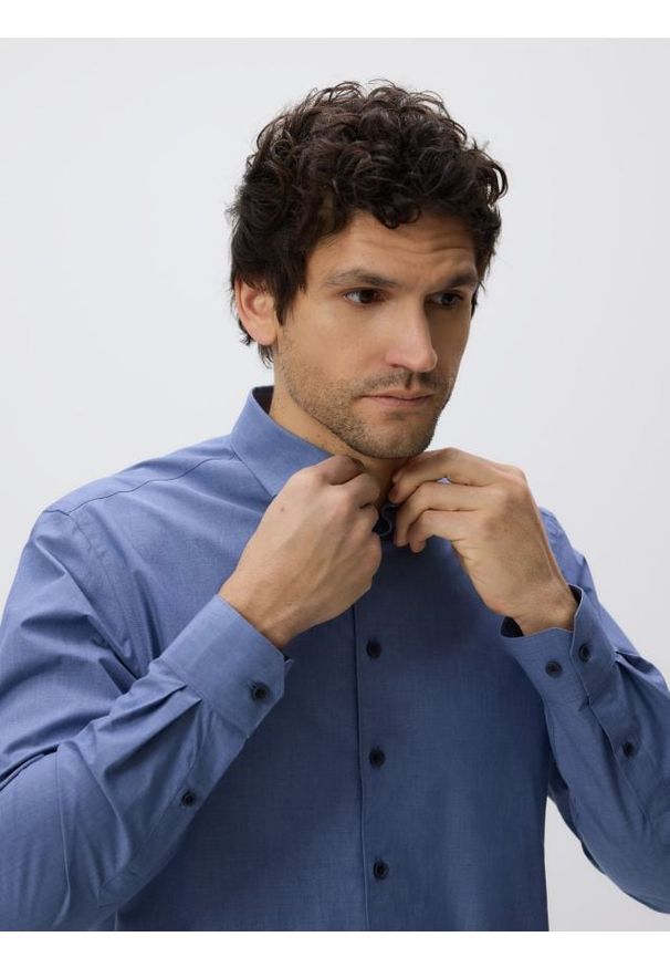 Reserved - Koszula regular z bawełny egipskiej - granatowy. Kolor: niebieski. Materiał: bawełna