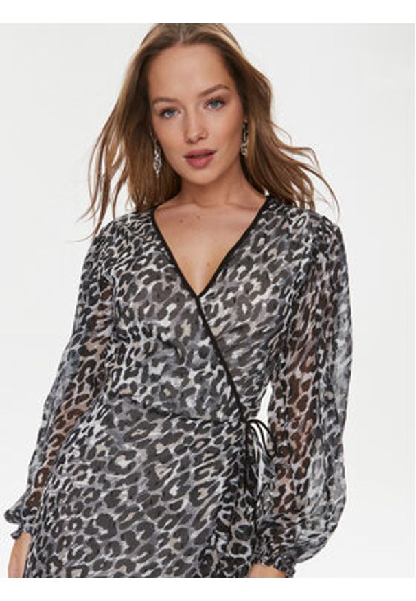 Guess Sukienka codzienna Felisia W4RK24 WFX02 Złoty Regular Fit. Okazja: na co dzień. Kolor: czarny. Materiał: syntetyk. Typ sukienki: proste. Styl: casual