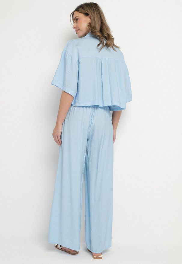 Born2be - Niebieski Wiskozowy Komplet Oversize Koszula z Krótkim Rękawem i Spodnie Dovilissea. Kolor: niebieski. Materiał: wiskoza