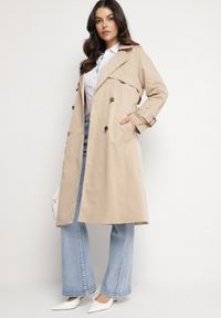 Born2be - Beżowy Płaszcz Długi Trencz z Paskiem Ozrage. Kolor: beżowy. Długość: długie. Sezon: wiosna, jesień. Styl: elegancki, sportowy #4