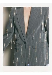 Reserved - Marynarka z ozdobną aplikacją - jasnoszary. Kolor: szary. Materiał: wiskoza, tkanina. Wzór: aplikacja #1