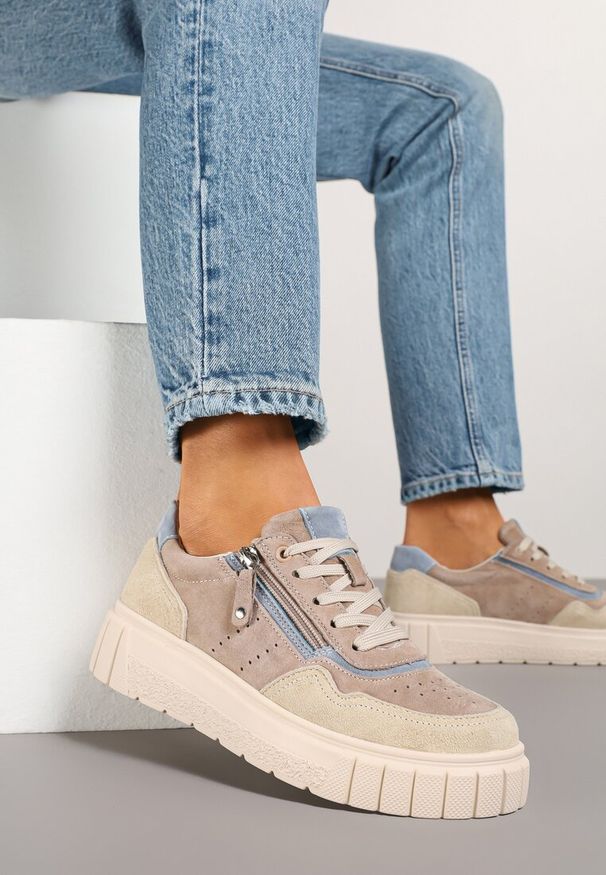 Renee - Ciemnobeżowe Sneakersy ze Skóry Naturalnej z Ozdobnym Suwakiem Tilliraya. Okazja: na co dzień. Kolor: beżowy. Materiał: skóra. Wzór: aplikacja