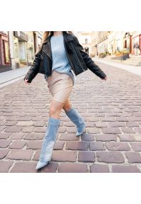 Niebieskie Kozaki Gallevani Jeansowe Obuwie Damskie. Zapięcie: sprzączka. Kolor: niebieski. Materiał: jeans. Szerokość cholewki: normalna. Wzór: ażurowy, aplikacja