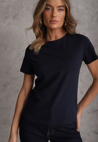 Renee - Granatowy T-shirt z Bawełny z Okrągłym Dekoltem Nedima. Okazja: na co dzień. Kolor: niebieski. Materiał: bawełna. Styl: klasyczny, casual #1