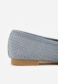 Born2be - Niebieskie Mokasyny z Imitacji Zamszu z Ozdobną Perforacją i Frędzlami Yenone. Okazja: na co dzień, na spotkanie biznesowe, do pracy. Kolor: niebieski. Materiał: zamsz. Styl: casual, biznesowy, klasyczny #9