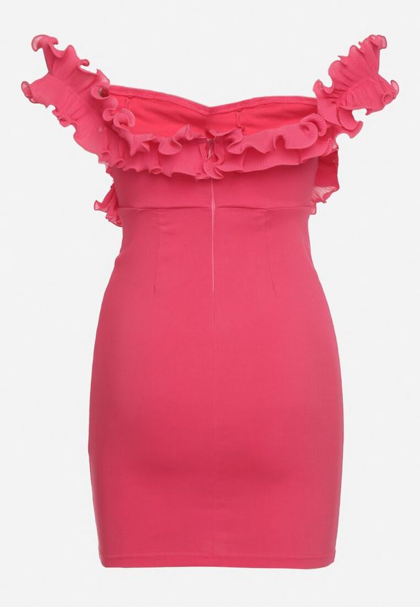 Born2be - Fuksjowa Dopasowana Sukienka Mini z Hiszpańskim Dekoltem z Falbankami Ionas. Typ kołnierza: kołnierz z falbankami. Kolor: różowy. Styl: elegancki. Długość: mini