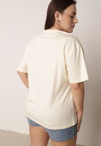 Born2be - Jasnobeżowy T-shirt Bawełniany z Ozdobnymi Cekinami Greyfeather. Okazja: na co dzień, do pracy, na spotkanie biznesowe. Kolekcja: plus size. Kolor: beżowy. Materiał: bawełna. Długość: długie. Wzór: gładki. Styl: casual, biznesowy, elegancki #4