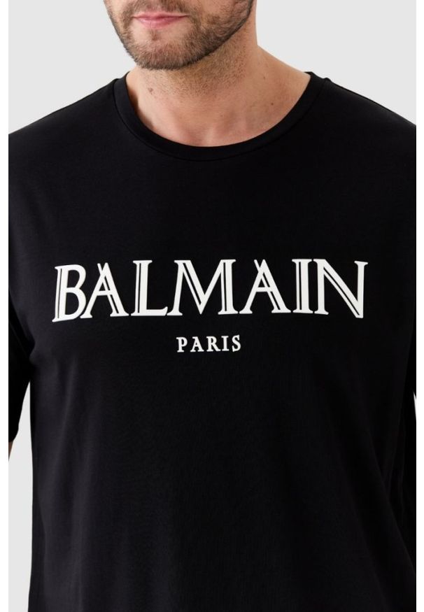 Balmain - BALMAIN Czarny męski t-shirt z wypukłym gumowym logo, Rozmiar S. Kolor: czarny. Materiał: guma