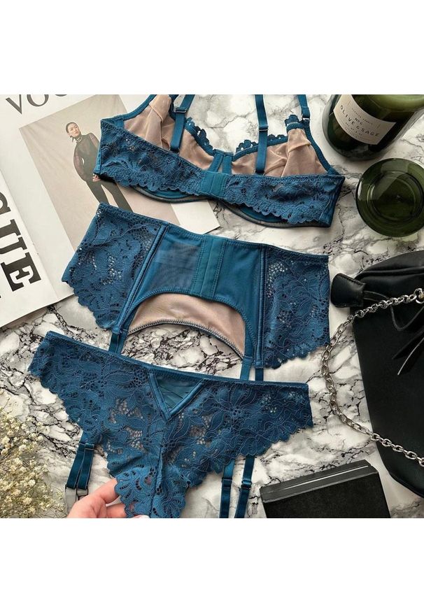 Intica - Komplet bielizny koronkowej z satynowym wykończeniem Junette. Kolor: niebieski. Materiał: satyna, koronka. Wzór: koronka