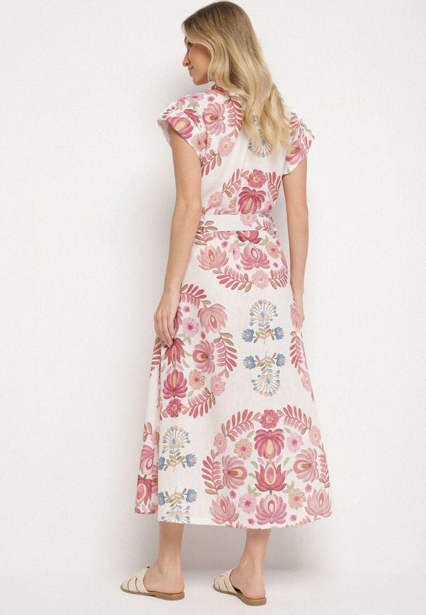 Born2be - Różowa Sukienka z Wiskozą o Koszulowym Kroju z Paskiem z Klamrą Nitasiela. Okazja: na co dzień. Typ kołnierza: dekolt w kształcie V. Kolor: różowy. Materiał: wiskoza. Długość rękawa: krótki rękaw. Typ sukienki: koszulowe. Styl: klasyczny, casual